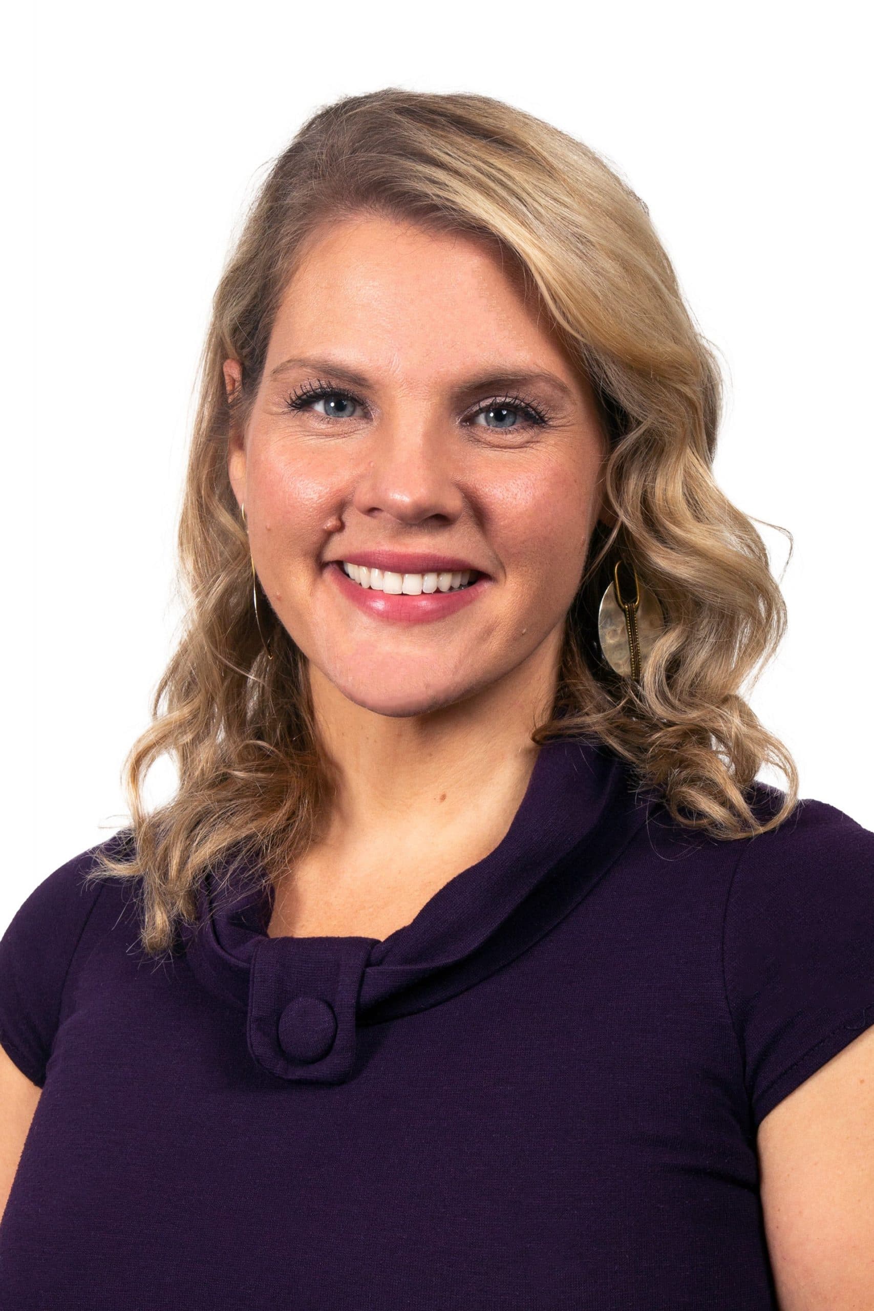 Lindsey Beageley headshot.